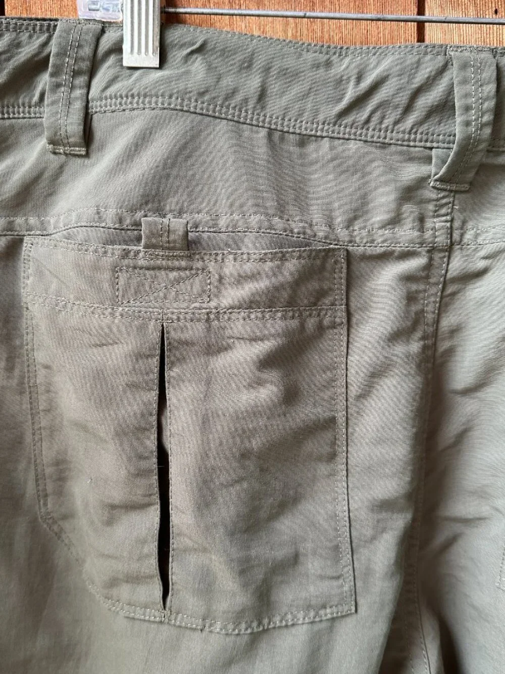 EUC The North Face Olive Green Nylon Hiking Cargo Shorts in Men's 36